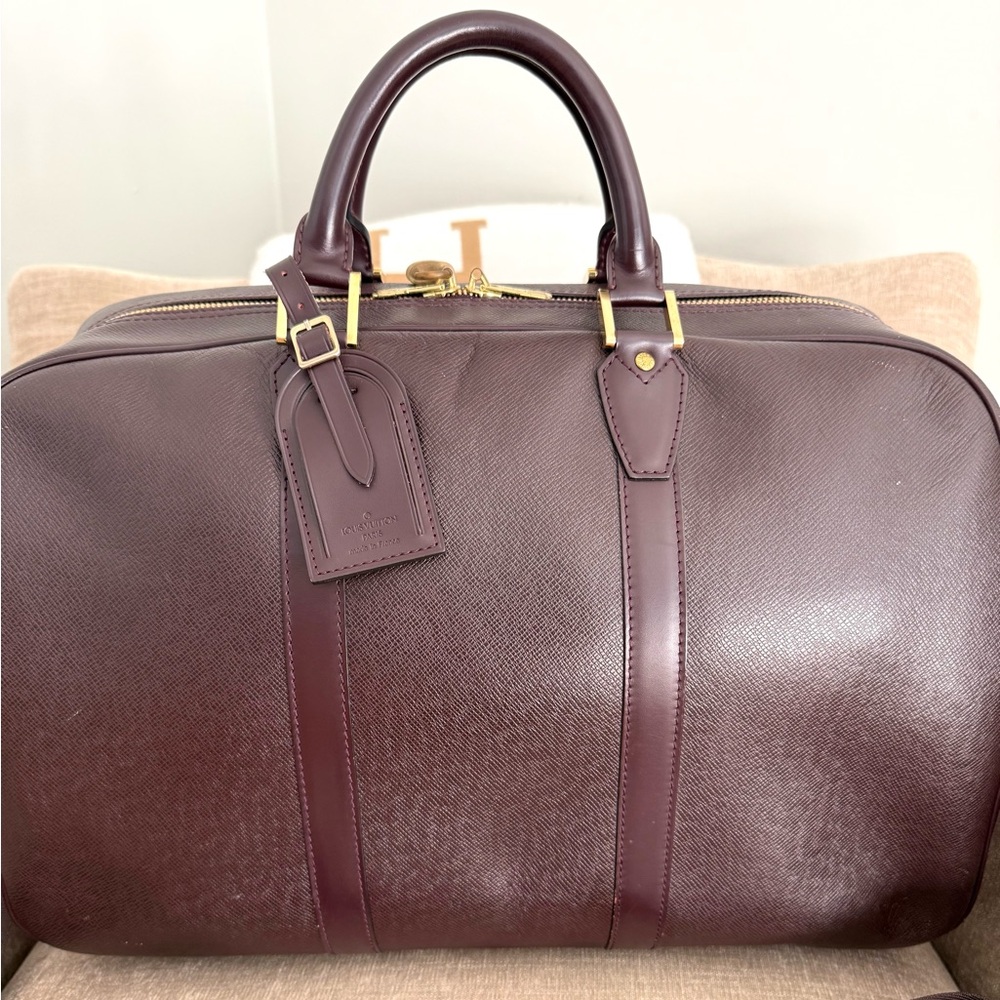 Authentic LOUIS VUITTON Taiga Kendall PM burgundy leather unisex travel bag - Picture 3 of 16